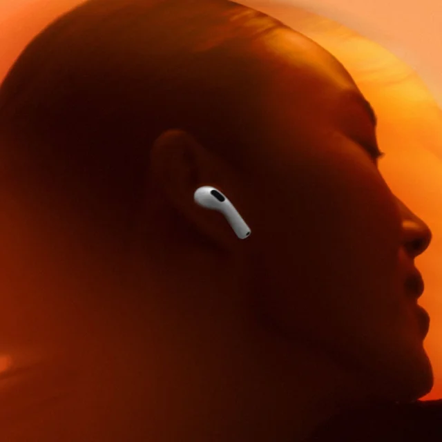 هدفون بلوتوثی توگوشی اپل مدل Airpods 5 با حذف نویز فعال، تراشه H2 و استاندارد IP57 102584091